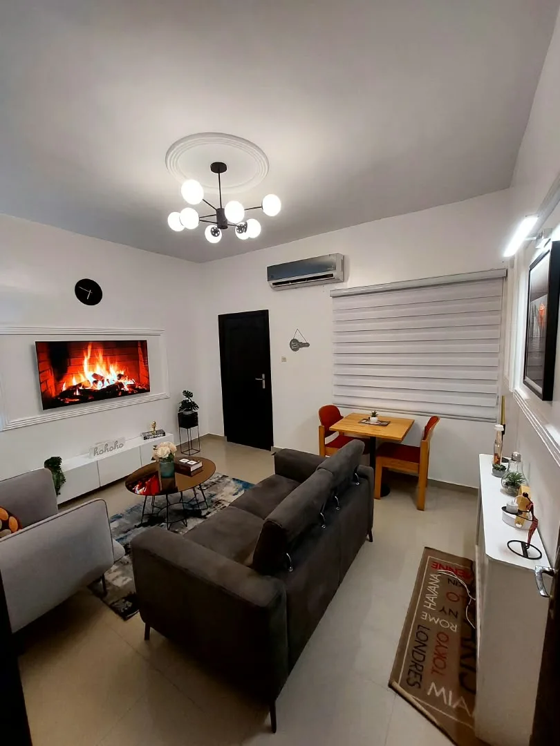 APPARTEMENT MEUBLÉ D'UNE CHAMBRE SALON À FIDJROSSE PLAGE