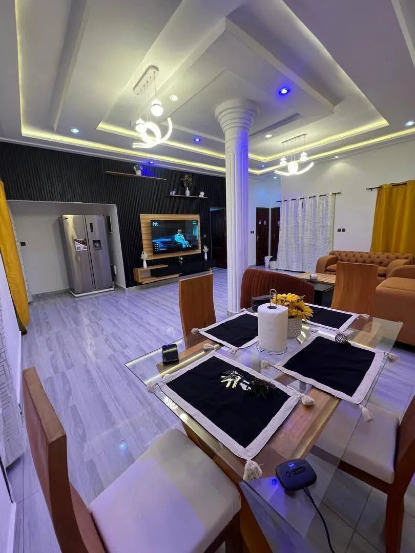Appartement meublé 3 chambres — Fidjrossè Plage