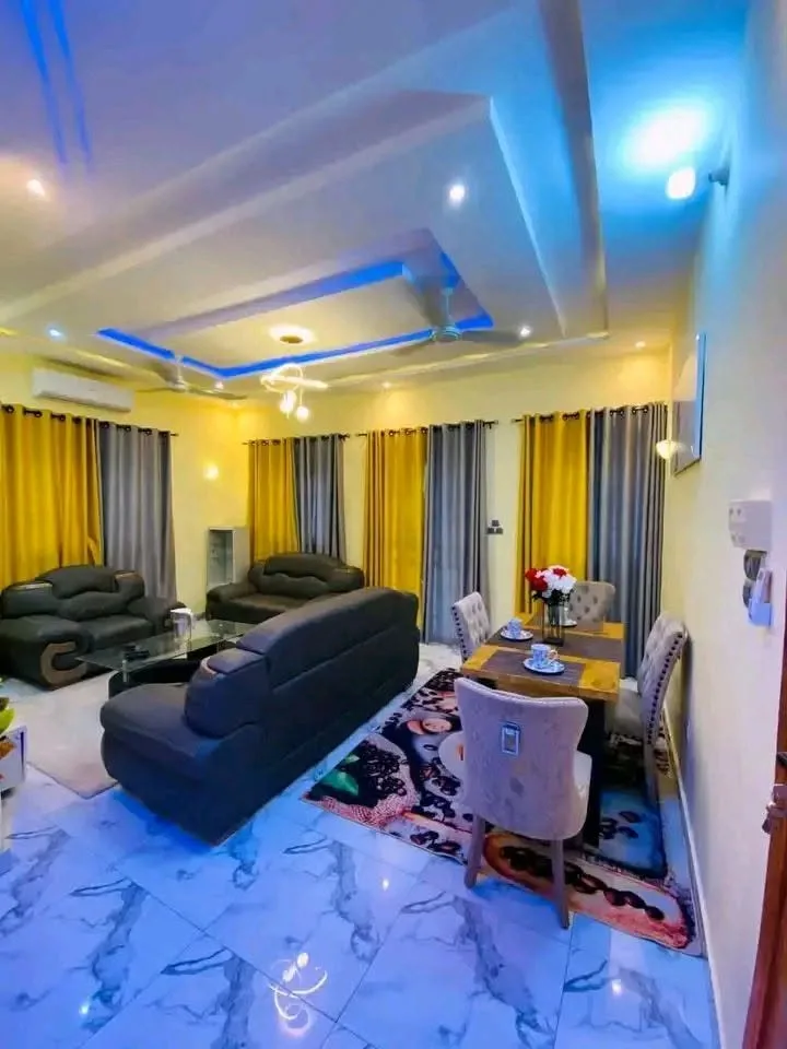 Appartement meublé 3 chambres avec terrasse — Agla Akplomey, Cotonou