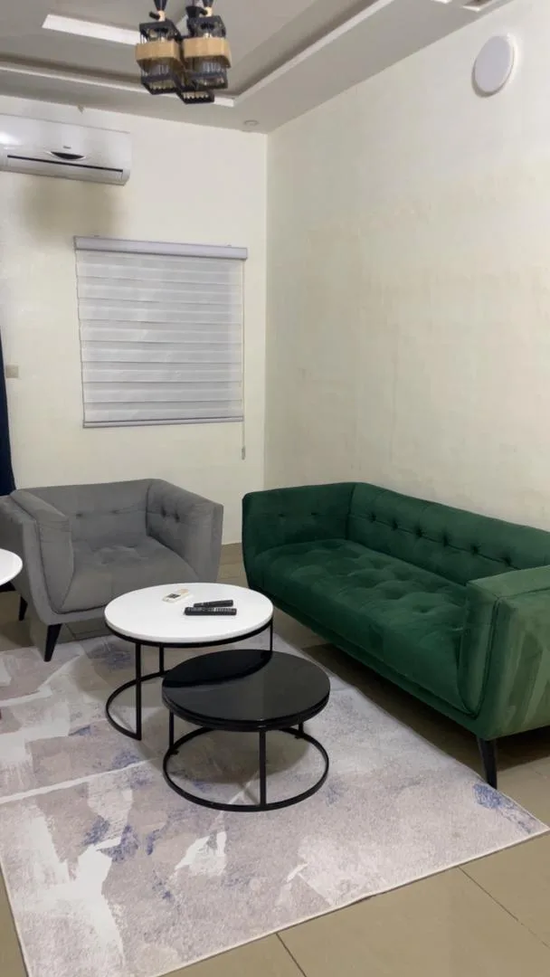 UNE CHAMBRE SALON À FIDJROSSÈ 