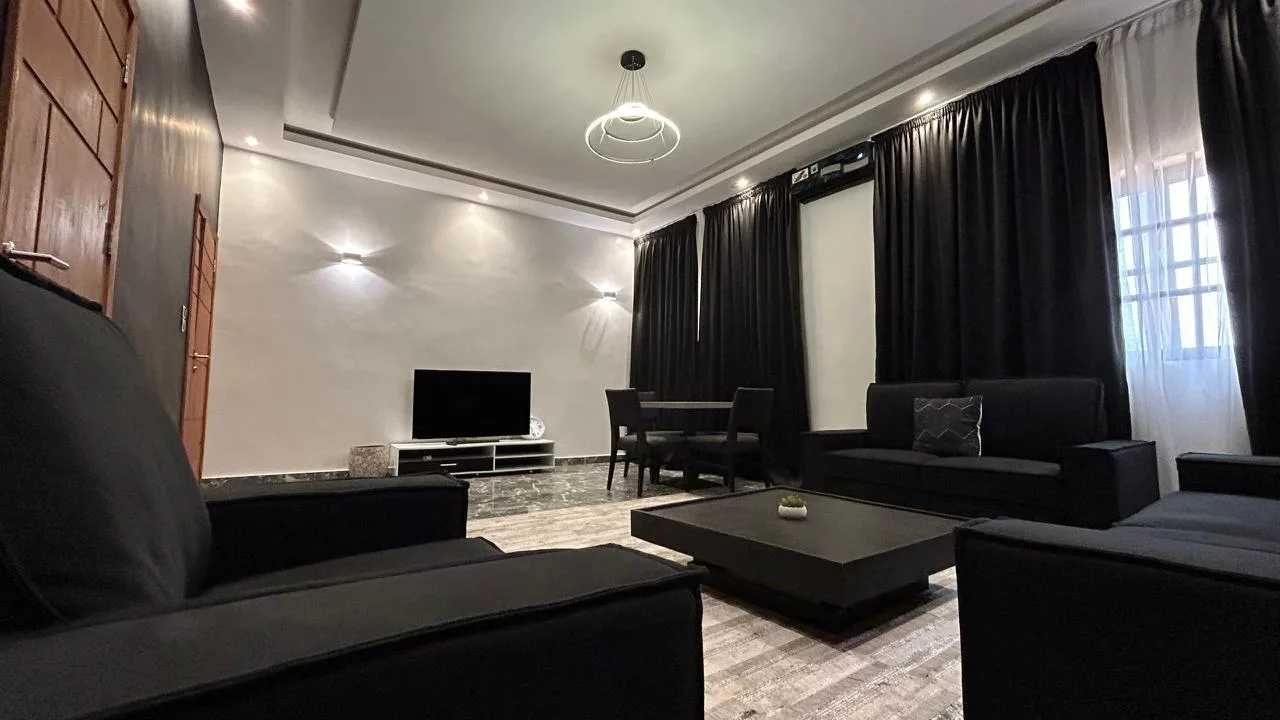 APPARTEMENT MEUBLÉ DE 2 CHAMBRES SALON À FIDJROSSÈ 