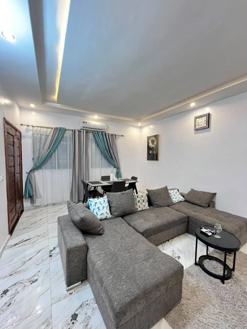 FURNISHED 2-BEDROOM APARTMENT WITH LIVING ROOM IN FIDJROSSÈ AKOGBATO