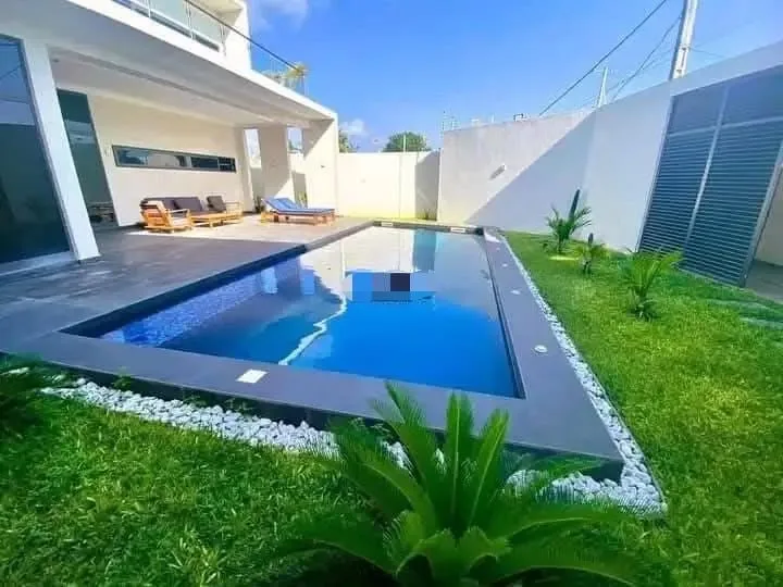 Villa de 3 chambres salon à fidjrossè 