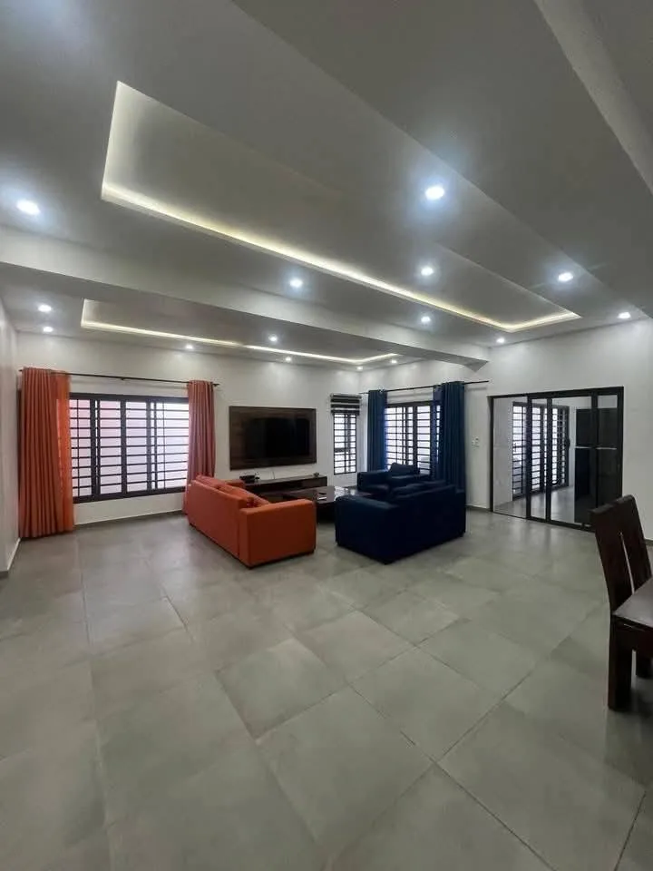 APPARTEMENT MEUBLÉ DE 2 CHAMBRES SALON À FIDJROSSÈ HOUENOUSSOU 
