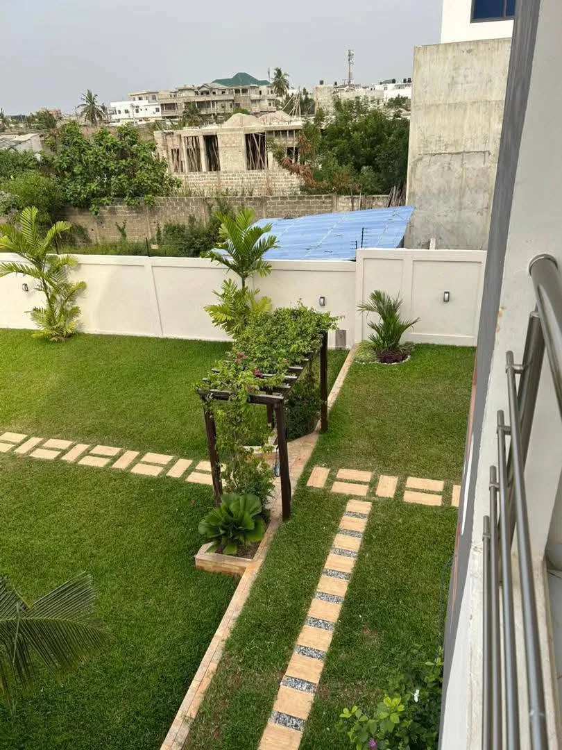 Appartement meublé 2 chambres avec piscine — Route des Pêches, Fidjrossè