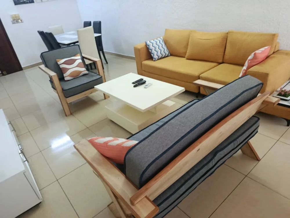 APPARTEMENT MEUBLÉ DE 2 CHAMBRES SALON À AKPAKPA 