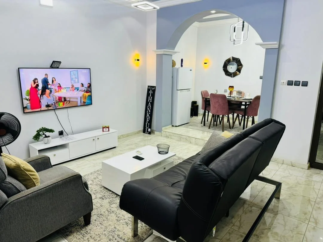 UNE CHAMBRE SALON À FIDJROSSÈ PLAGE 
