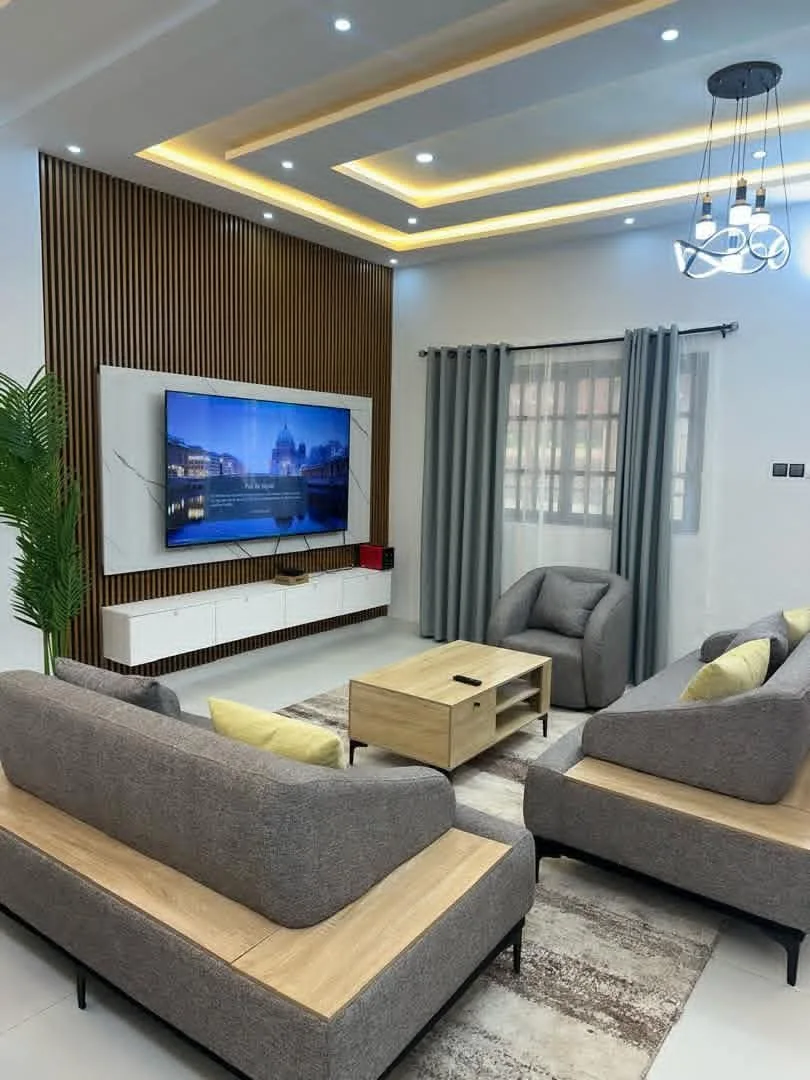 APPARTEMENT MEUBLÉ DE DEUX CHAMBRE SALON À FIDJROSSE AVEC VUE SUR MER ET L'AÉROPORT 