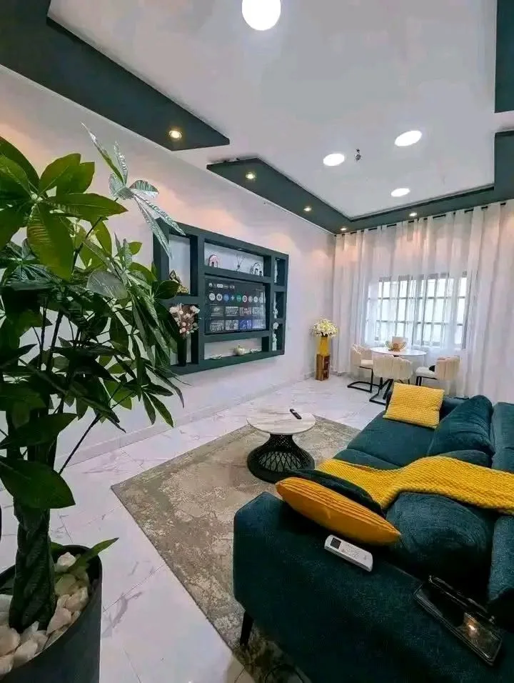 APPARTEMENT MEUBLÉ D'UNE CHAMBRE SALON À LOUER À FIDJROSSE 