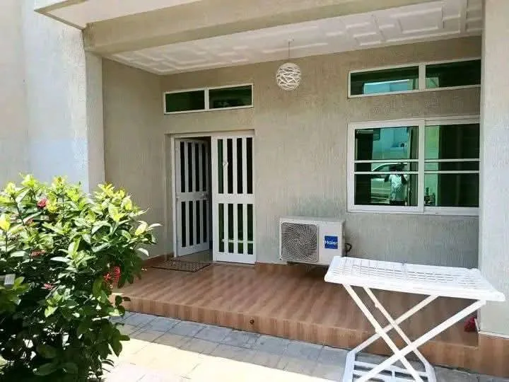 Appartement meublé entrée personnelle de 2 chambres-Salon au rez-de-chaussée à Fidjrossè 
