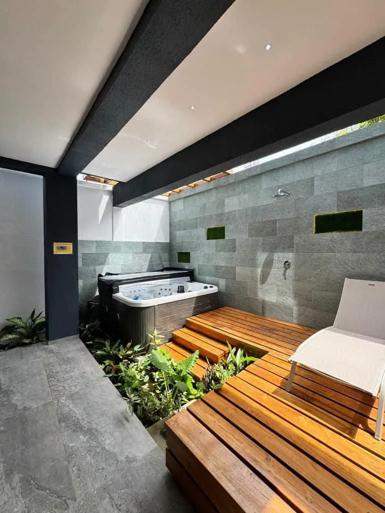 VILLA MEUBLÉE DE 3 CHAMBRES 2 SALONS SANITAIRES À LOUER, PK10 - MARINA - AKPAKPA - SÈMÈ-KPODJI