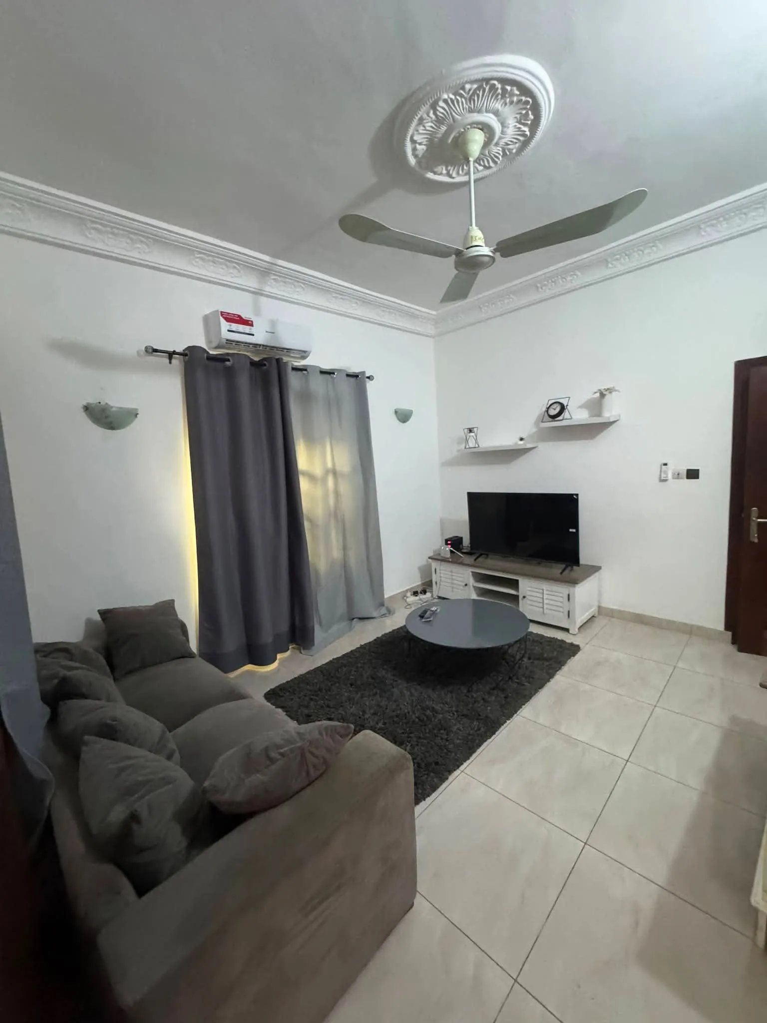 UNE CHAMBRE SALON À VÈDOKO 