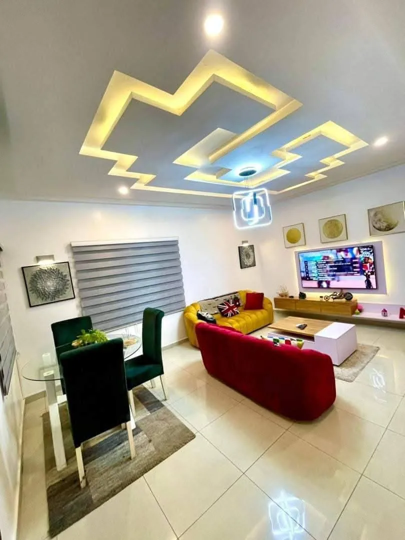 APPARTEMENT MEUBLÉ UNE  CHAMBRE SALON AU STADE DE L'AMITIÉ