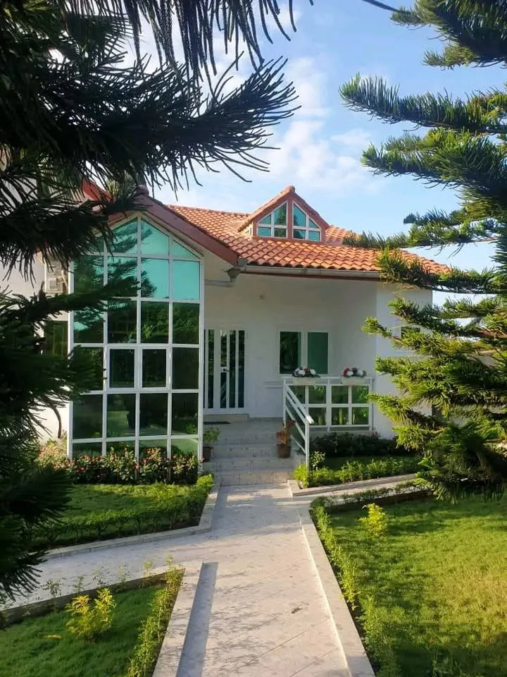 Villa meublée 3 chambres avec jardin — Fidjrossè Fiègnon, Cotonou