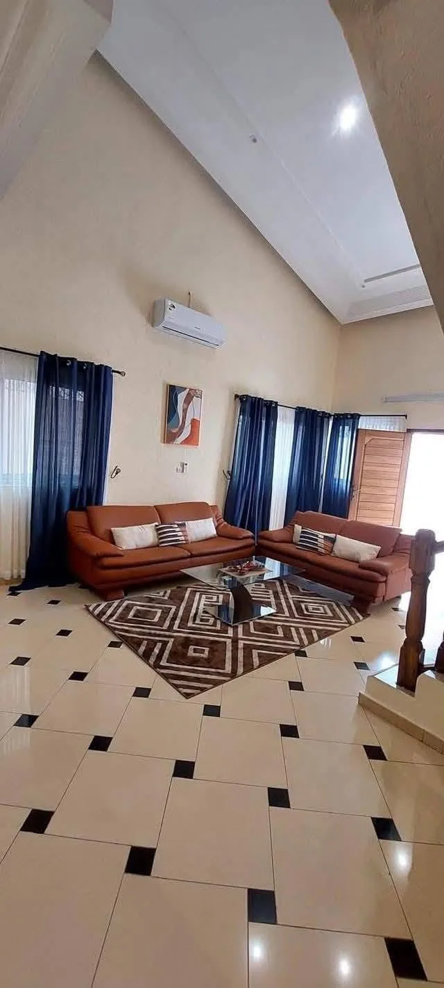 Villa meublée 3 chambres avec jardin — Fidjrossè Plage