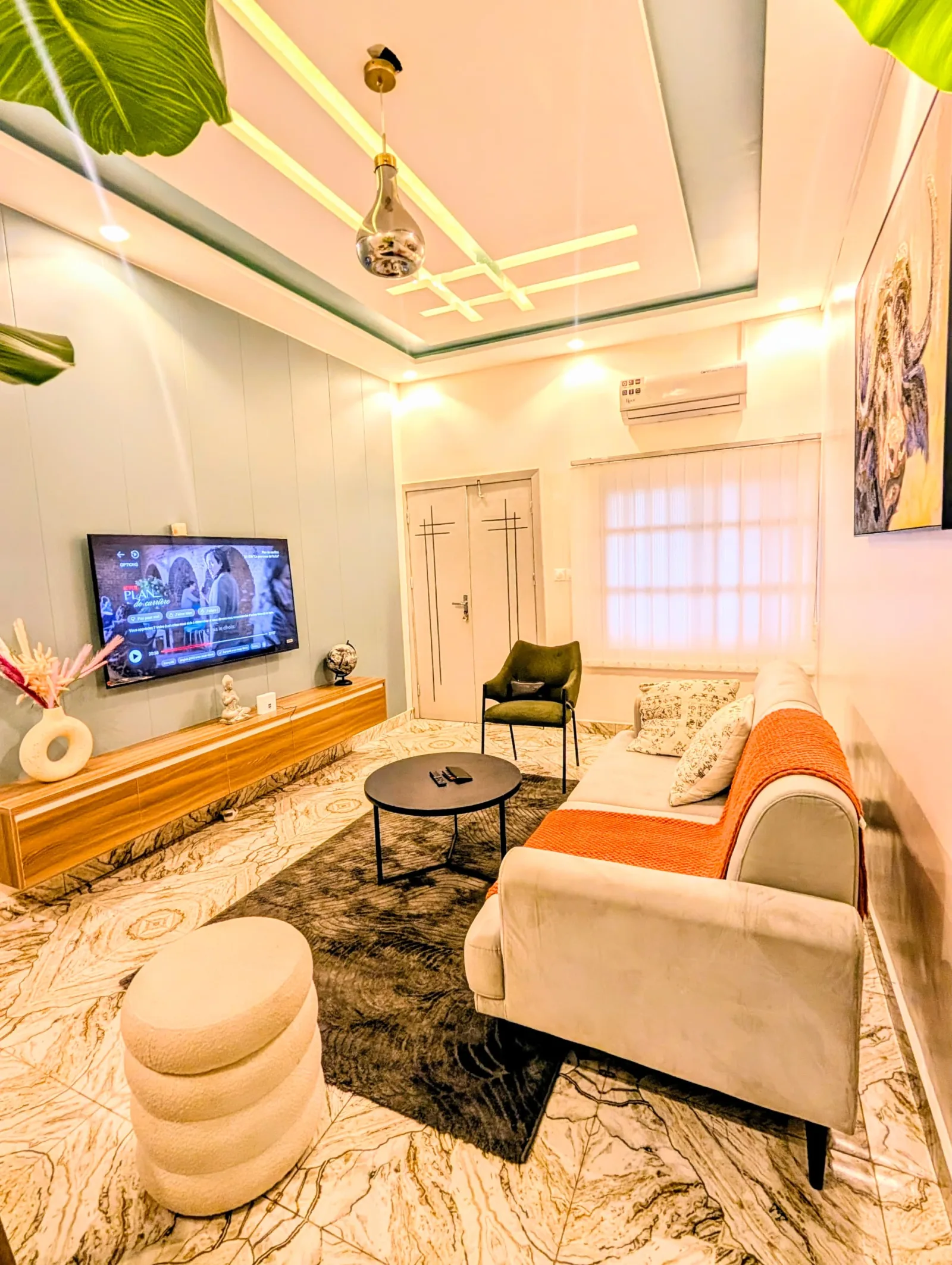 APPARTEMENT MEUBLÉ D'UNE CHAMBRE SALON À FIDJROSSE 