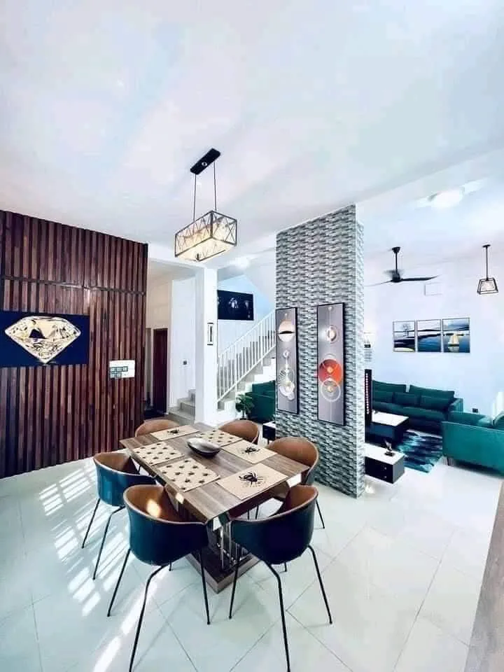 VILLA DUPLEX MEUBLÉE DE 3 CHAMBRES ET SALON , BAR KIRIKOU - FIDJROSSÈ PLAGE 